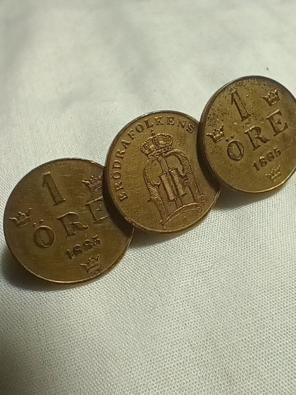 Vintage Swedish 1 Ore Coin Brooch 1885 Ekornafolkens Design Pin